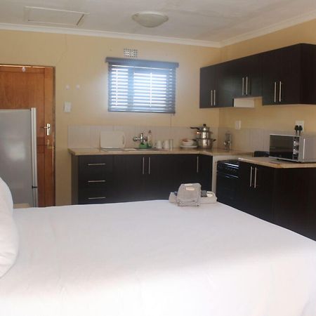 Mbopha Guest House Ulundi Экстерьер фото