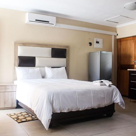 Mbopha Guest House Ulundi Экстерьер фото