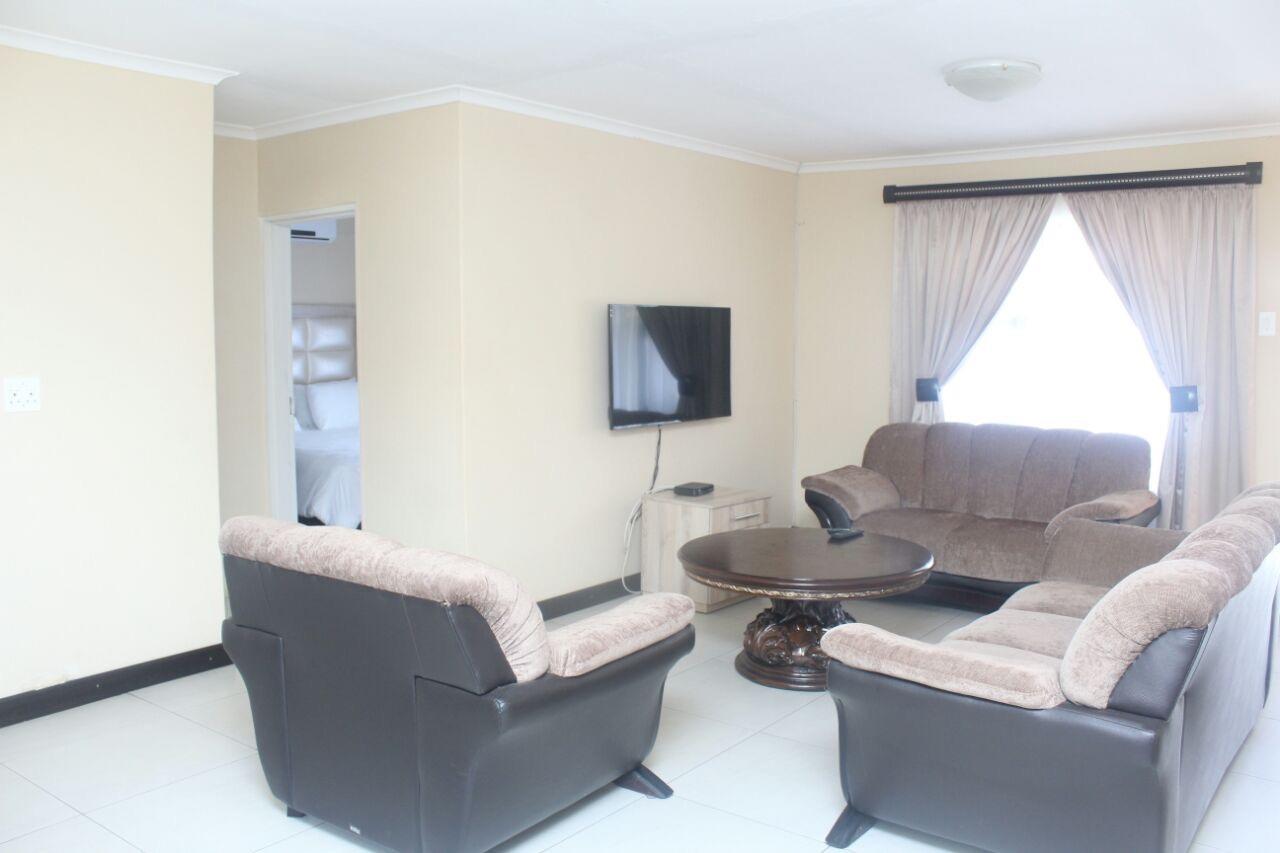 Mbopha Guest House Ulundi Экстерьер фото