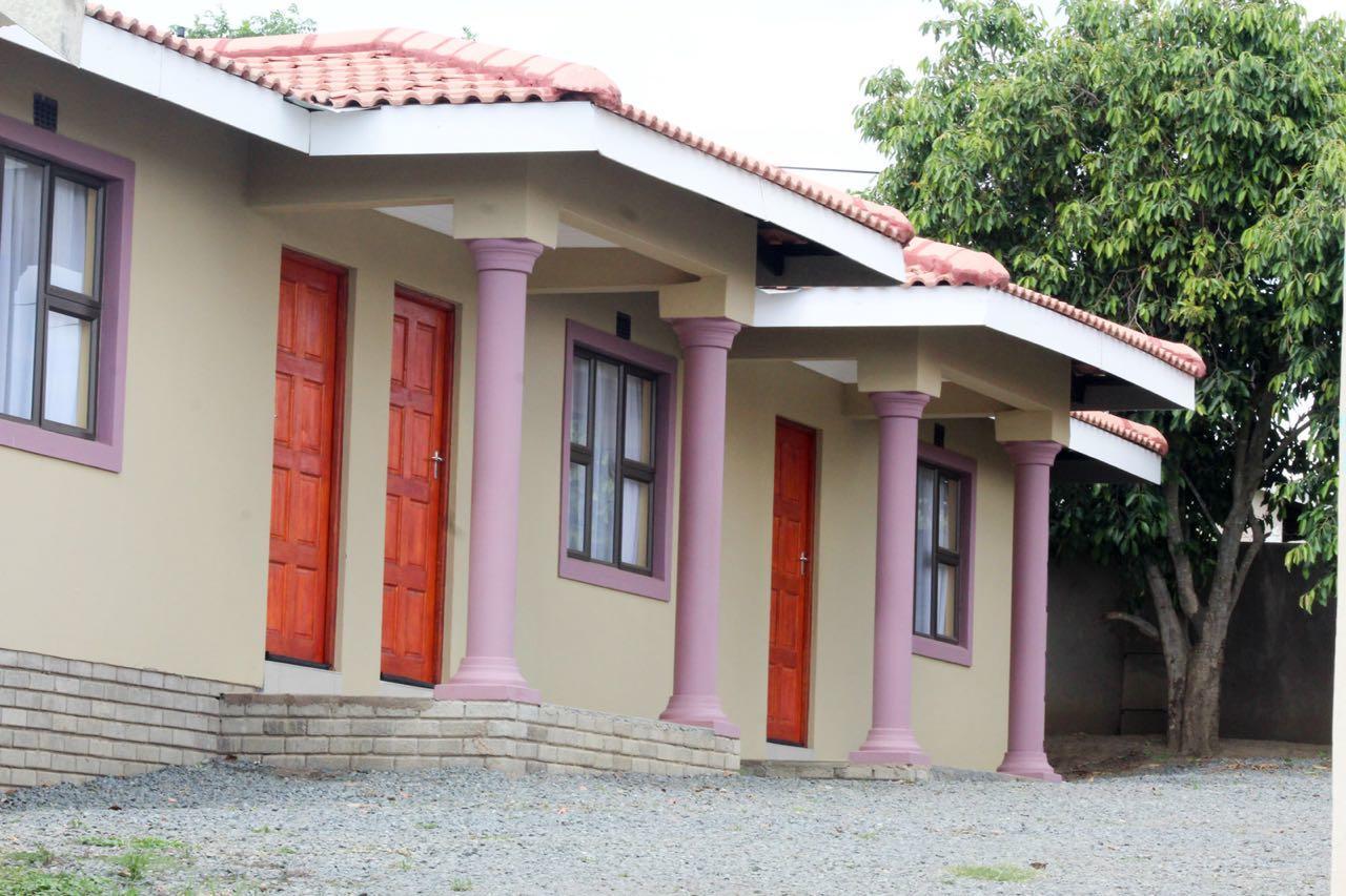 Mbopha Guest House Ulundi Экстерьер фото