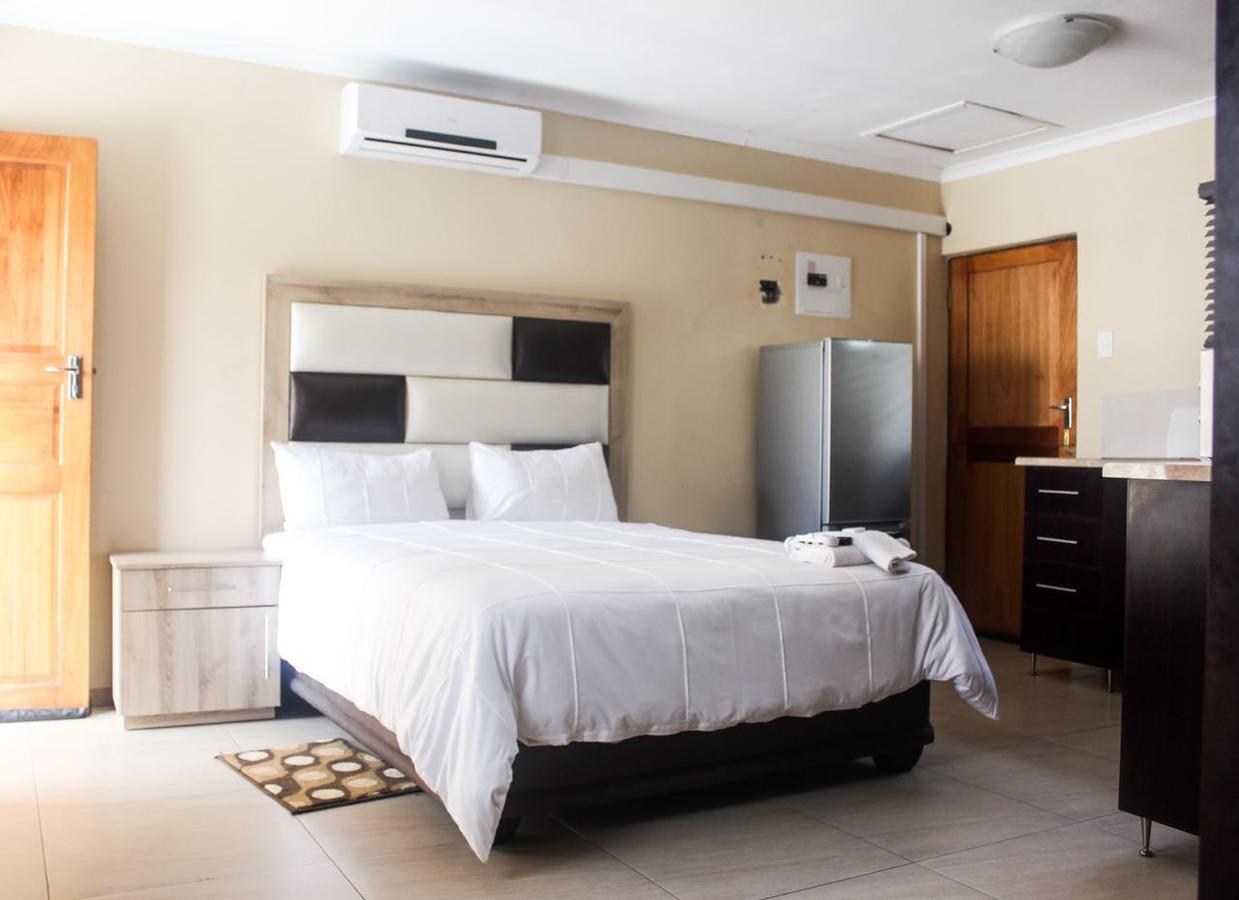 Mbopha Guest House Ulundi Экстерьер фото